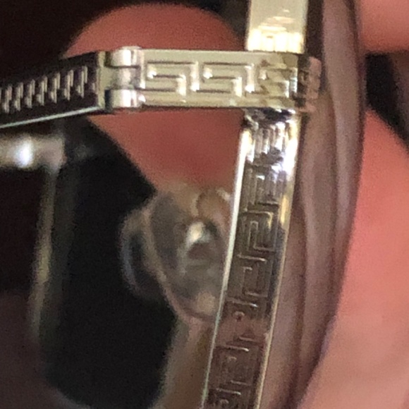 Versace - Picture 3 of 5